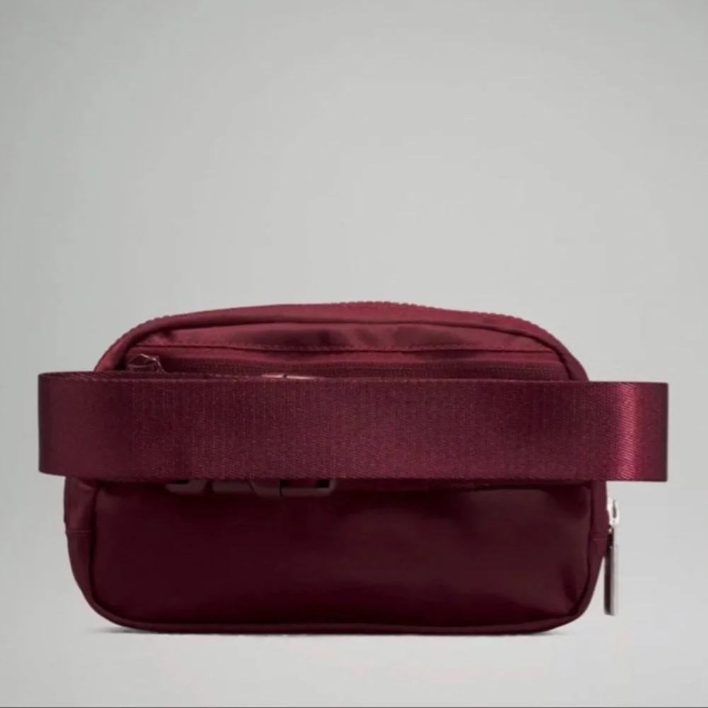 NWT Lululemon Everywhere Belt Bag - Picture 2 of 6